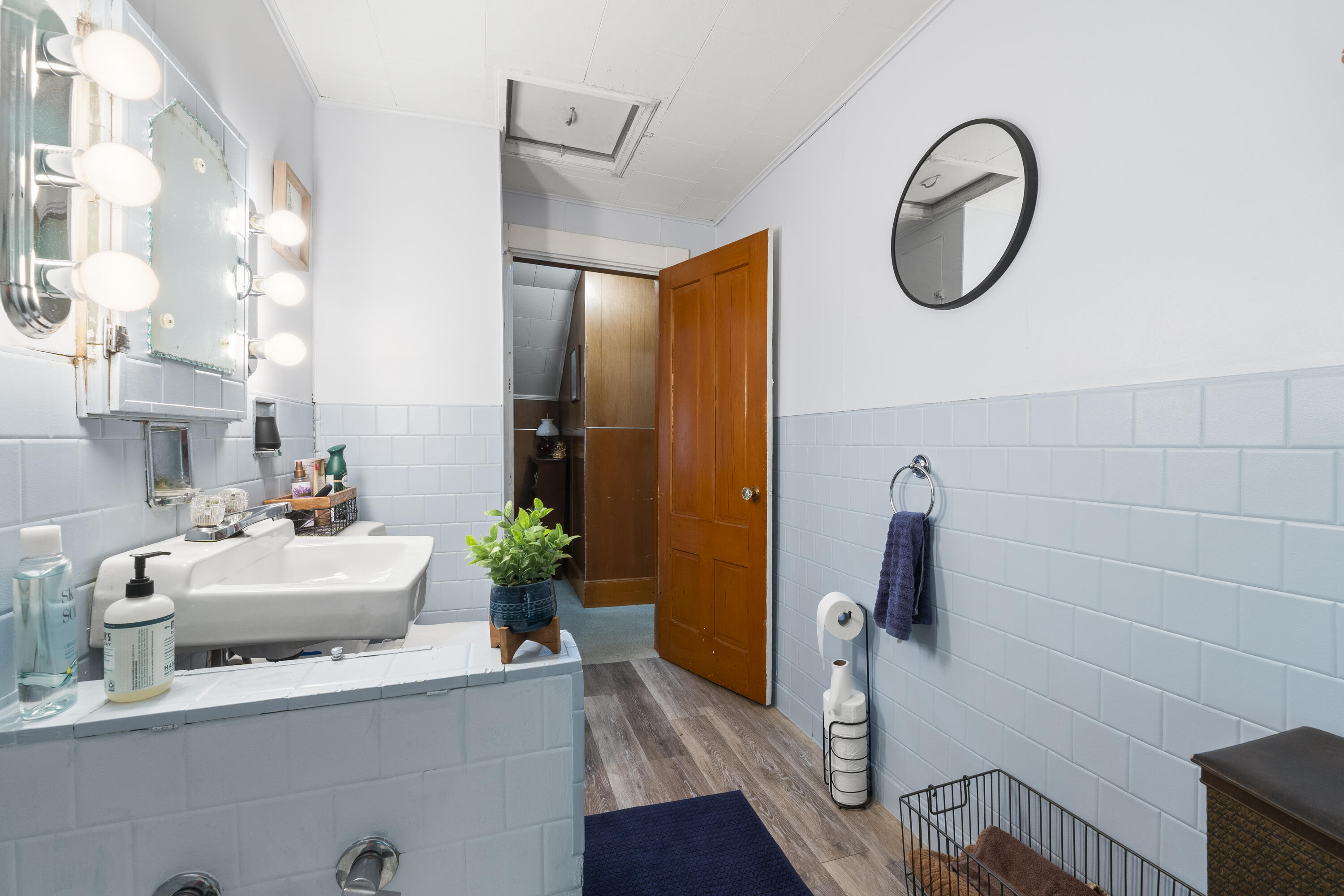 177 Oak Street, Unit R Lewiston, ME 04240 - Photo 31 of 48 2nd fl bath