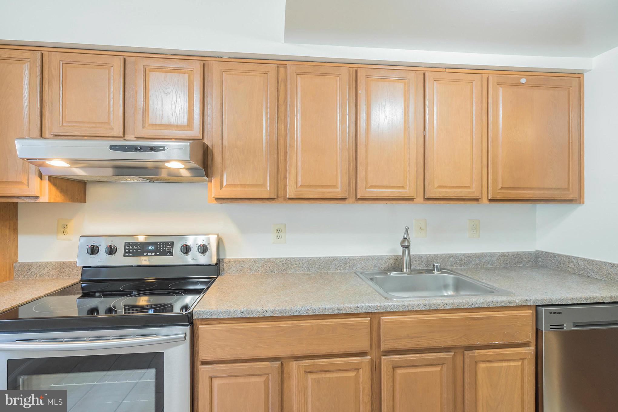 6413 Blarney Stone Court Springfield, VA 22152 - Photo 3 of 19 Kitchen
