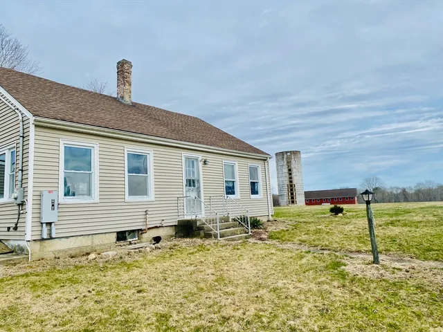 a picture of a bathroom