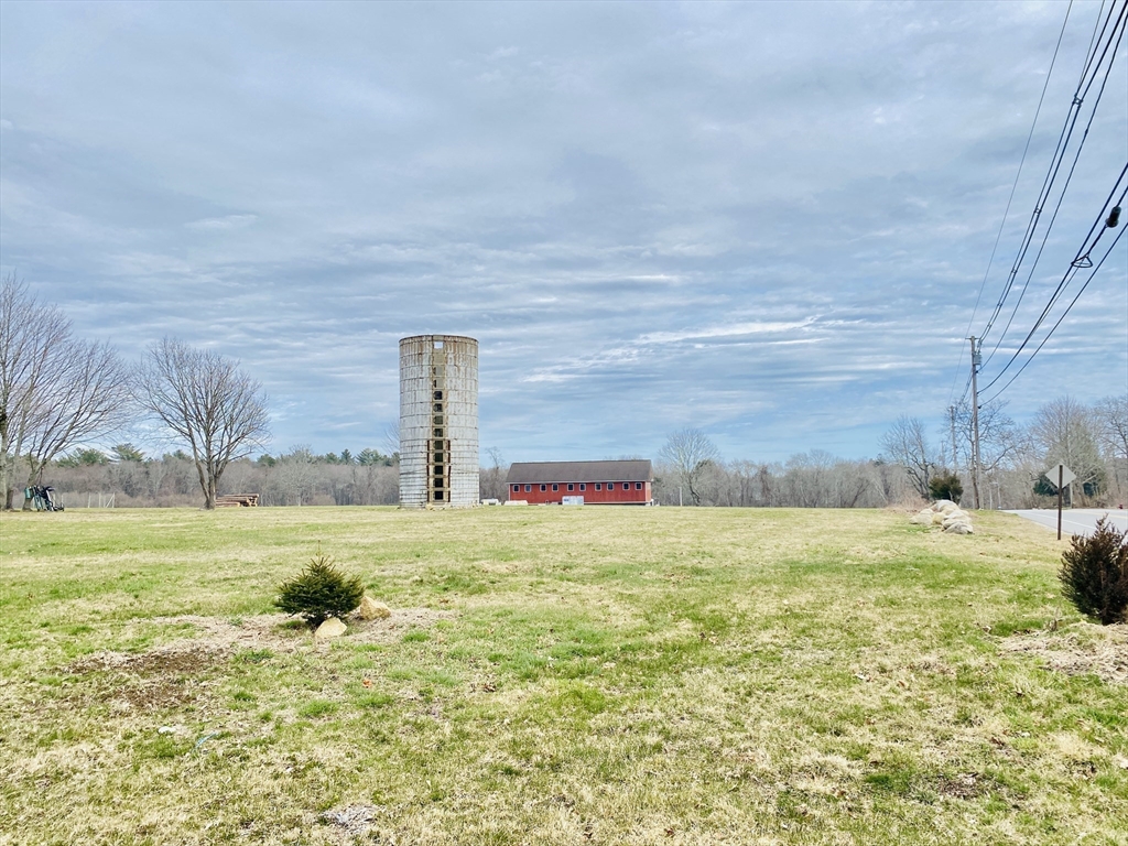 335 Old Fall River Road Dartmouth, MA 02747 - Photo 28 of 32 a view of a yard with an trees