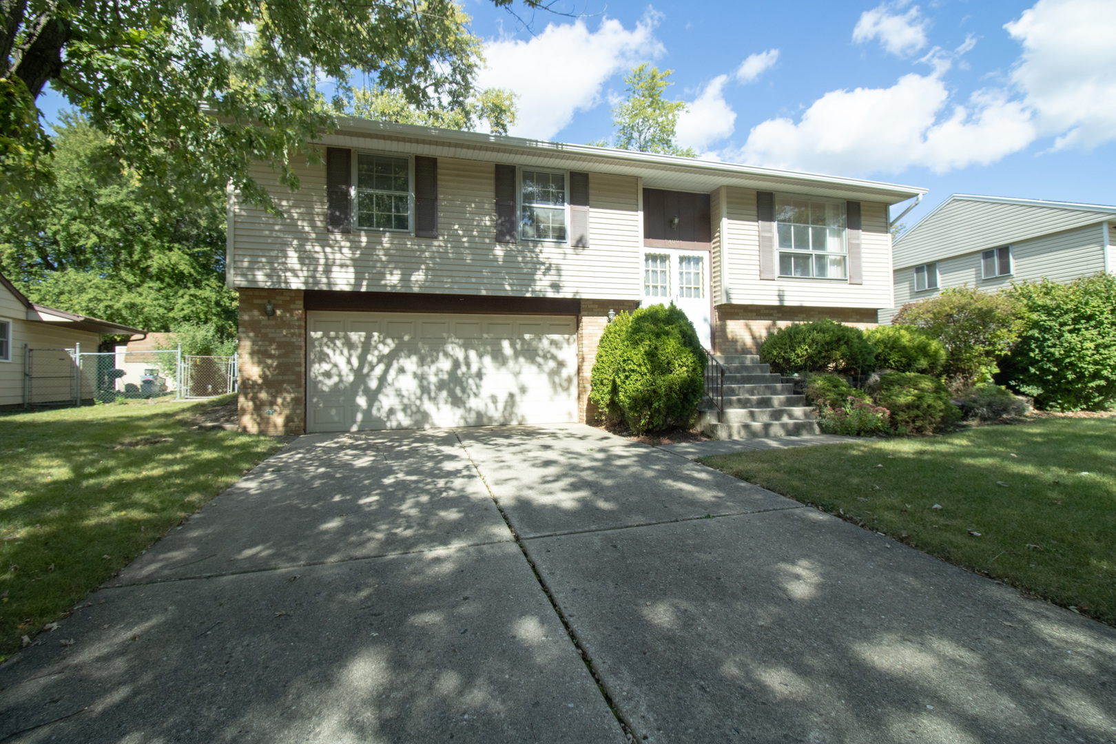 406 Library Lane Streamwood, IL 60107 - Photo 1 of 20 Gallery Image 1