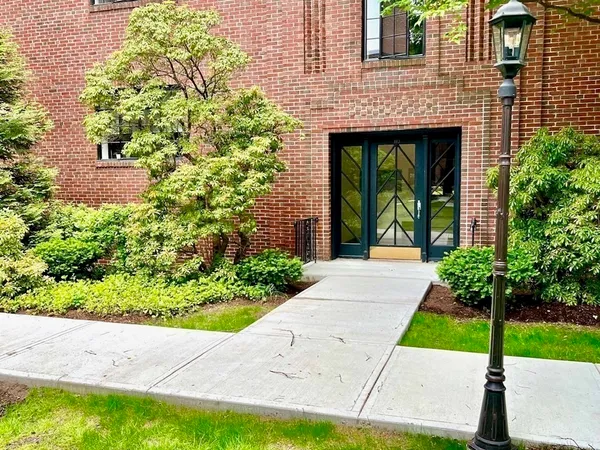 $3,500 | 110 Sewall Avenue, Unit 1, Brookline, MA 02446