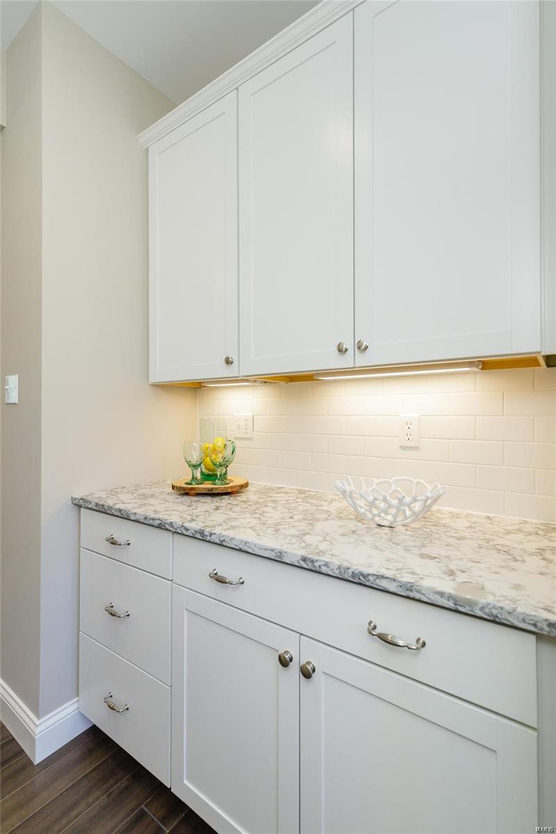 863 Nardin Road Chesterfield, MO 63017 - Photo 8 of 45 Gallery Image 8