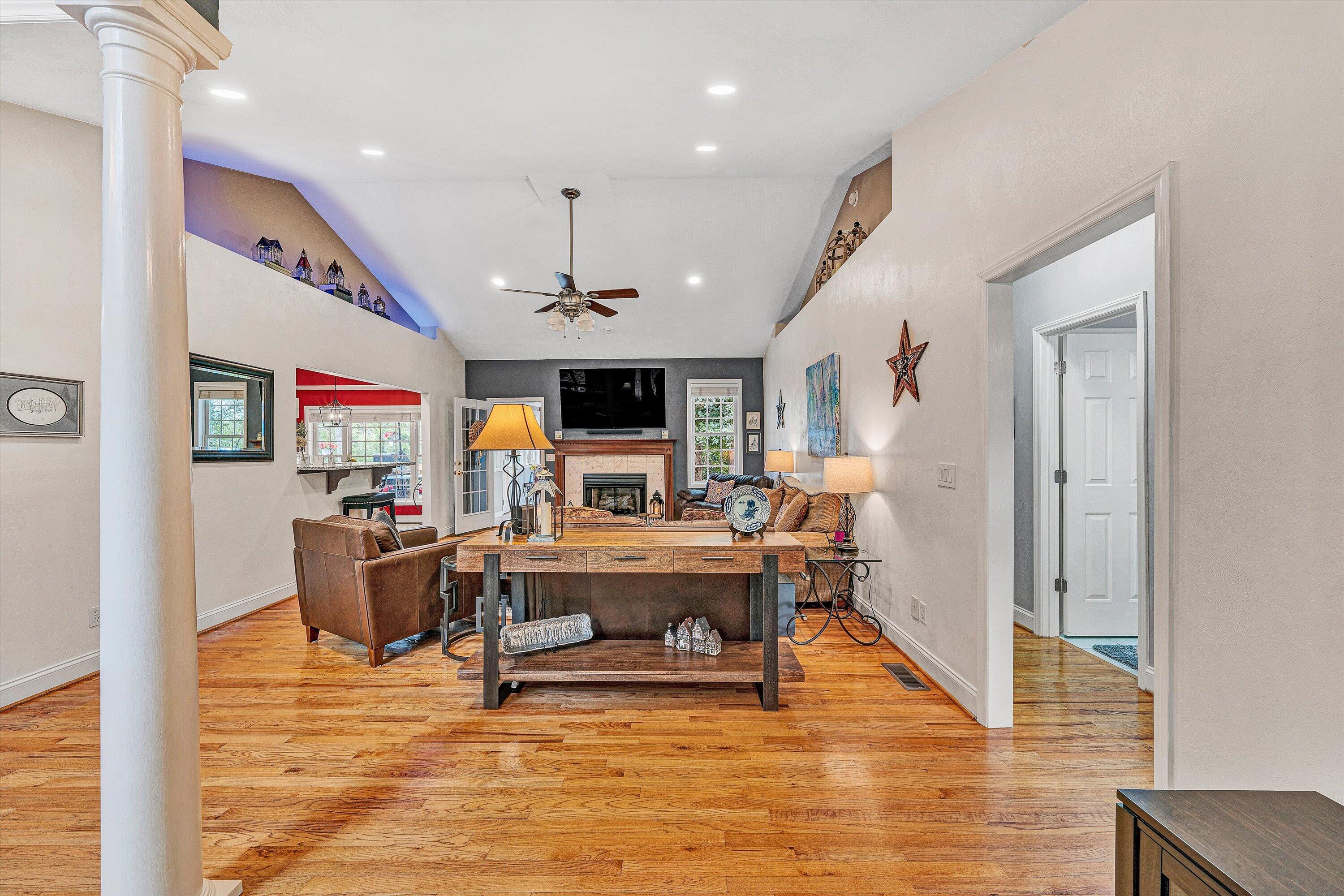 3816 Rte 3004 Roanoke, VA 24012 - Photo 12 of 62 12-DSC00022
