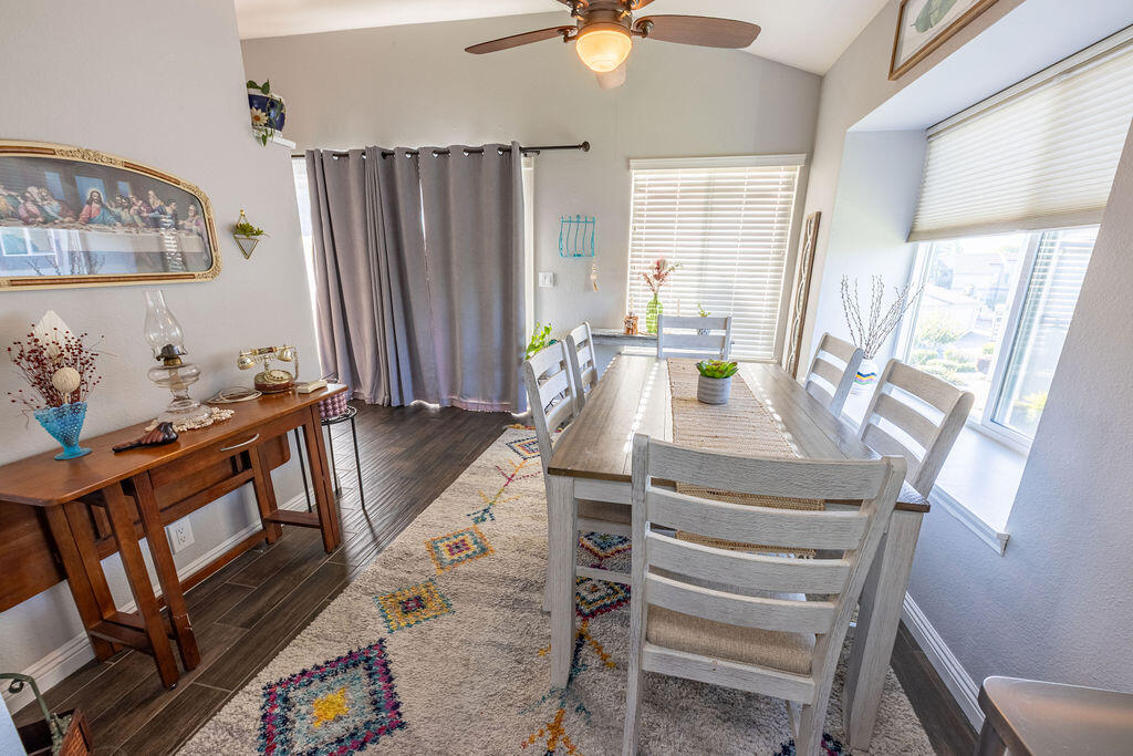 410 Ridgecrest Trail, Unit 226 Redding, CA 96003 - Photo 12 of 36 Living Room