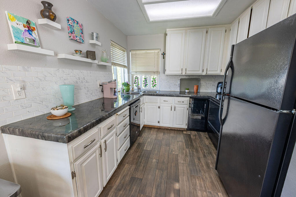 410 Ridgecrest Trail, Unit 226 Redding, CA 96003 - Photo 13 of 36 Kitchen
