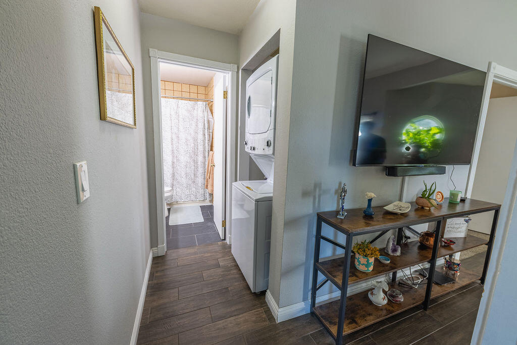 410 Ridgecrest Trail, Unit 226 Redding, CA 96003 - Photo 24 of 36 Hall