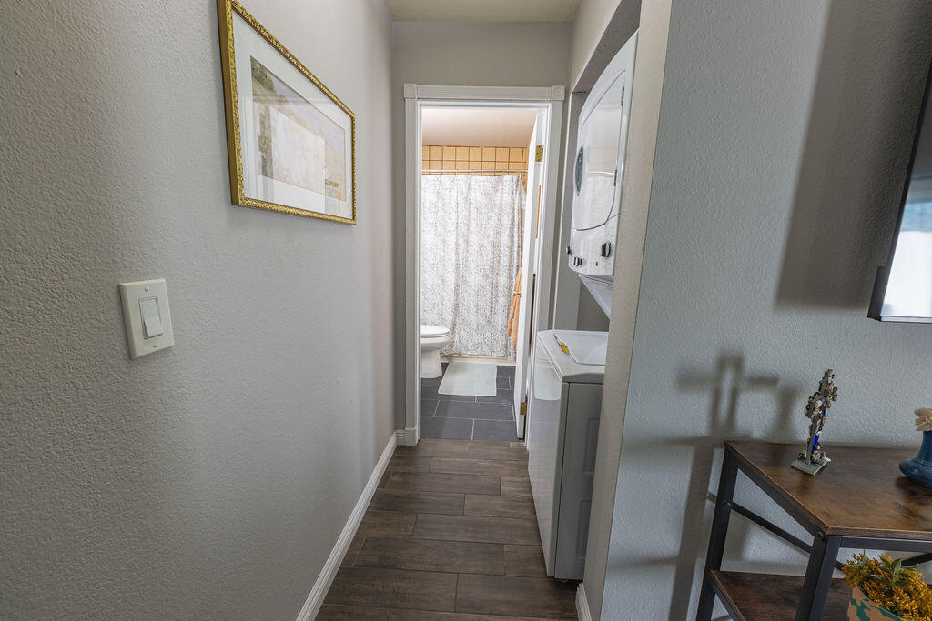 410 Ridgecrest Trail, Unit 226 Redding, CA 96003 - Photo 25 of 36 Hall