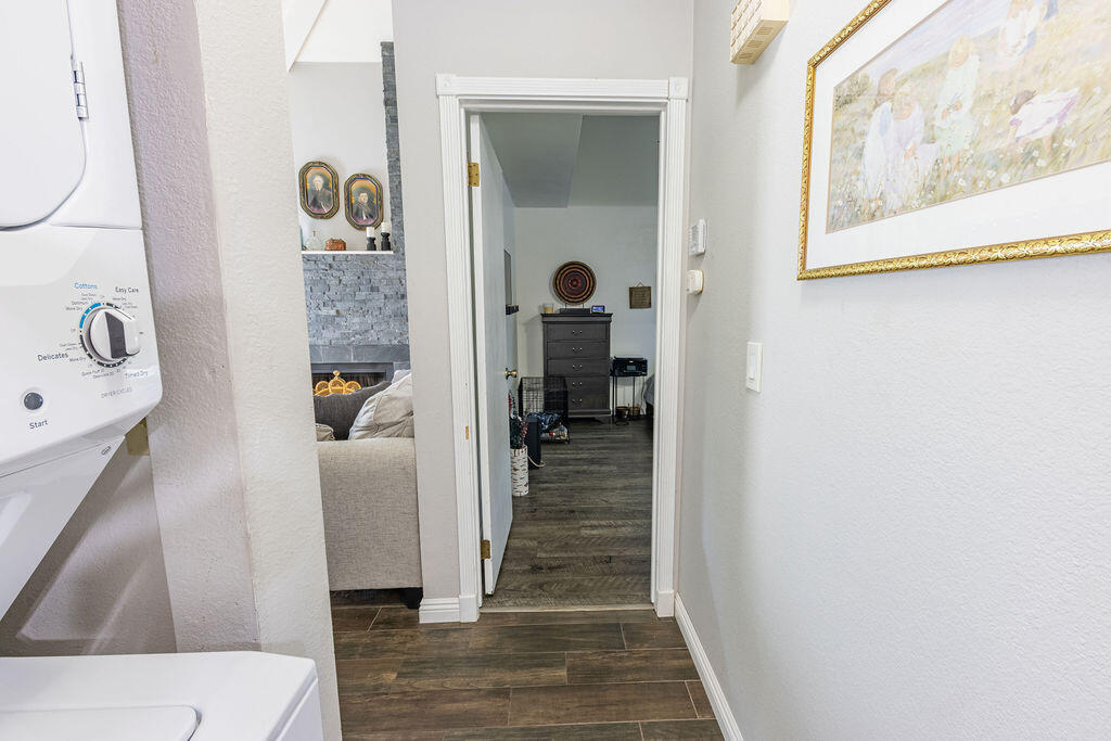 410 Ridgecrest Trail, Unit 226 Redding, CA 96003 - Photo 26 of 36 Hall