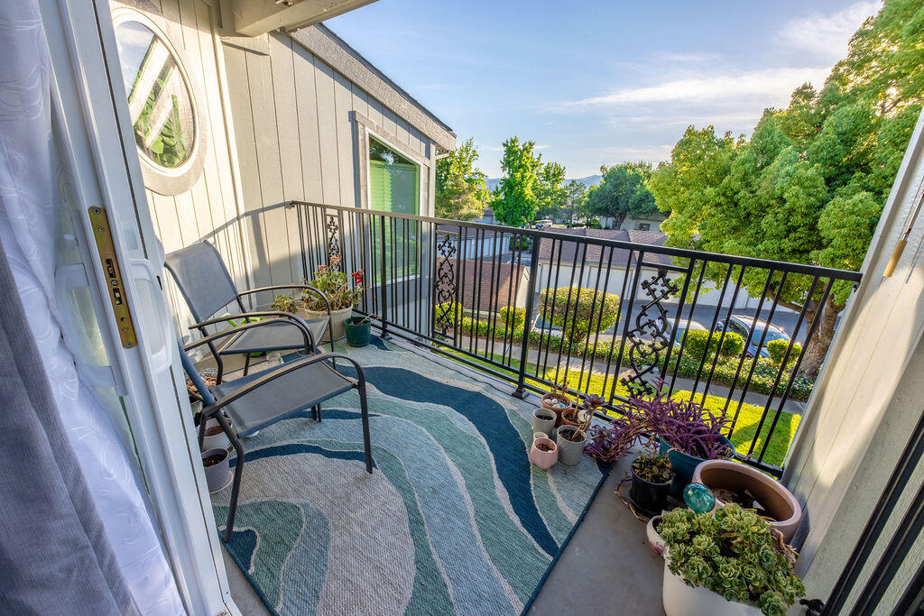 410 Ridgecrest Trail, Unit 226 Redding, CA 96003 - Photo 32 of 36 Patio
