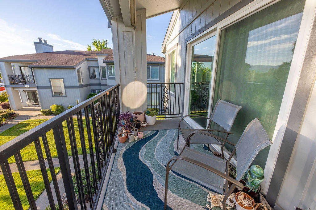 410 Ridgecrest Trail, Unit 226 Redding, CA 96003 - Photo 33 of 36 Patio