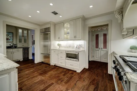 $450,000 | 6599 Bayou Glen Road, Houston, TX 77057