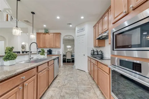 $549,999 | 723 Creekstone Drive, Cedar Hill, TX 75104