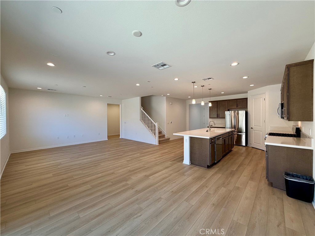 21600 Thomas Court Riverside, CA 92507 - Photo 5 of 25 Living Room / Kitchen