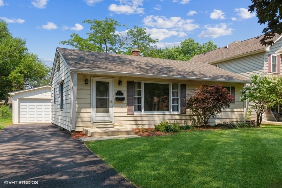 506 Golf Road Crystal Lake, IL 60014 - Photo 1 of 28