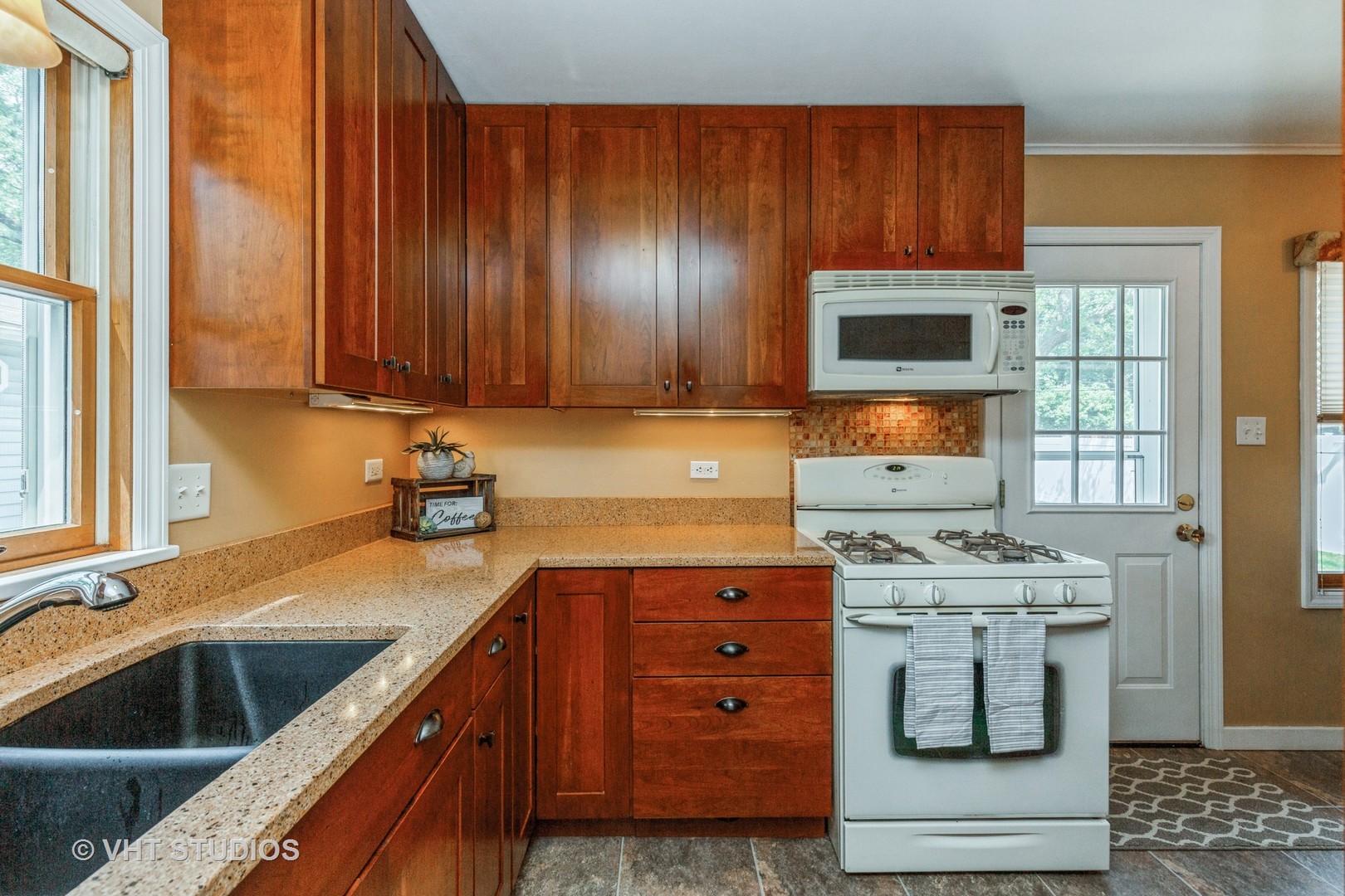 506 Golf Road Crystal Lake, IL 60014 - Photo 5 of 28