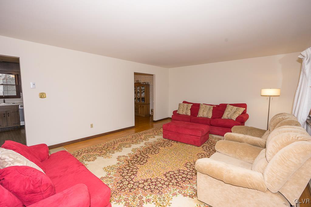 1932 Fairway Road Hellertown, PA 18055 - Photo 4 of 29 Gallery Image 4