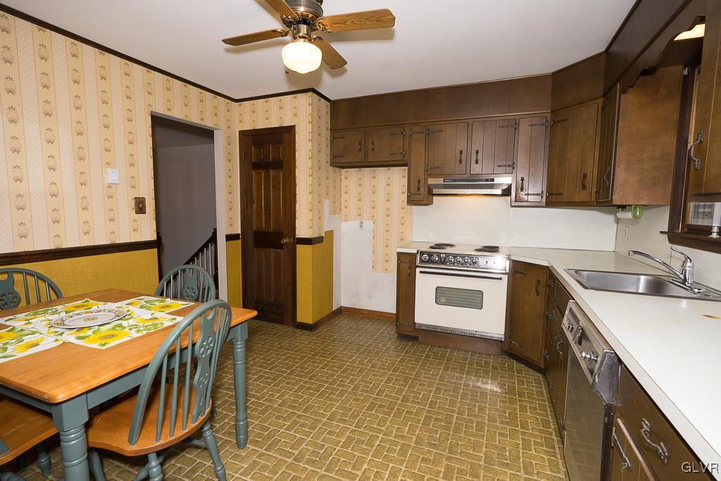 1932 Fairway Road Hellertown, PA 18055 - Photo 8 of 29 Gallery Image 8
