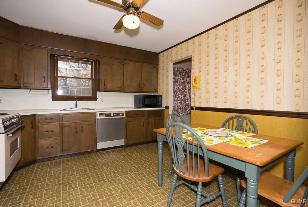1932 Fairway Road Hellertown, PA 18055 - Photo 9 of 29 Gallery Image 9