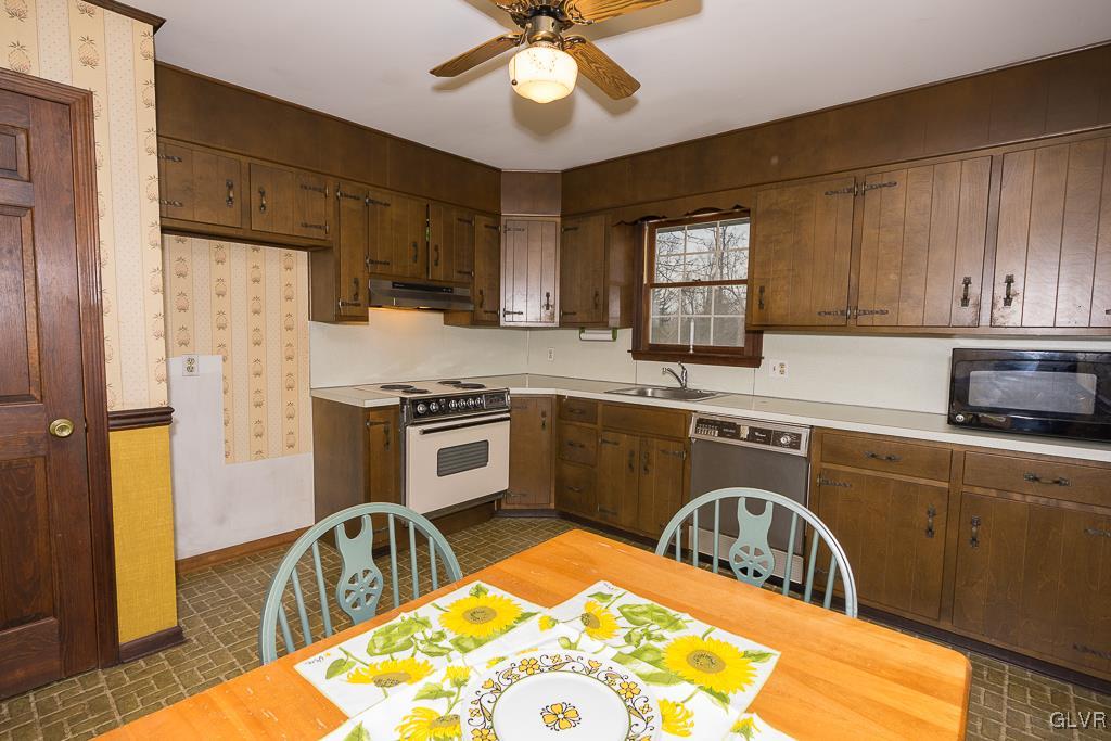 1932 Fairway Road Hellertown, PA 18055 - Photo 10 of 29 Gallery Image 10