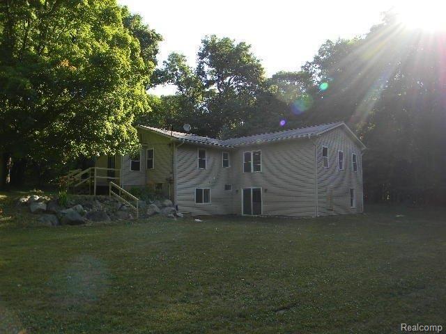 1751 Shoup Road Leonard, MI 48367 - Photo 6 of 20 DSCN8645.jpg