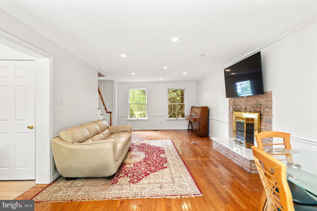 642 Coram Road Huntingdon Valley, PA 19006 - Photo 10 of 57