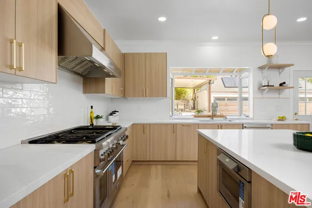 $4,099,000 | 832 South Plymouth Boulevard, Los Angeles, CA 90005