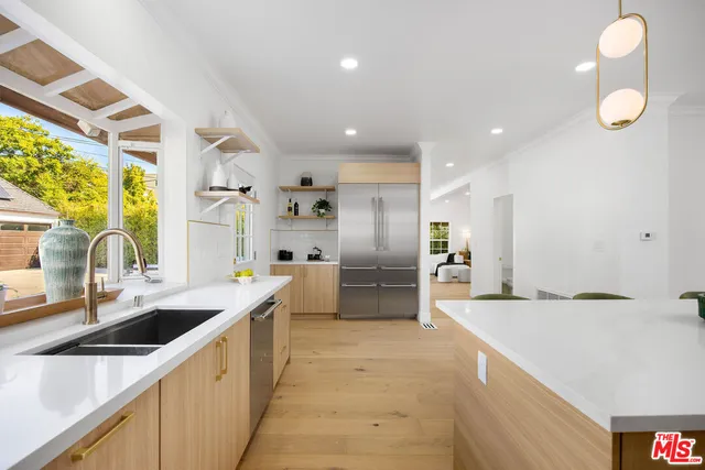 $4,099,000 | 832 South Plymouth Boulevard, Los Angeles, CA 90005