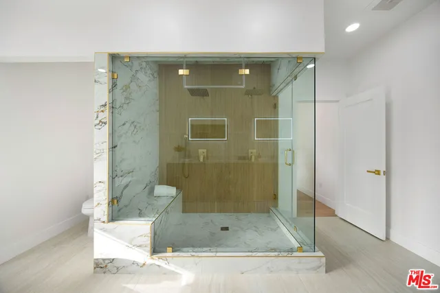 $4,099,000 | 832 South Plymouth Boulevard, Los Angeles, CA 90005