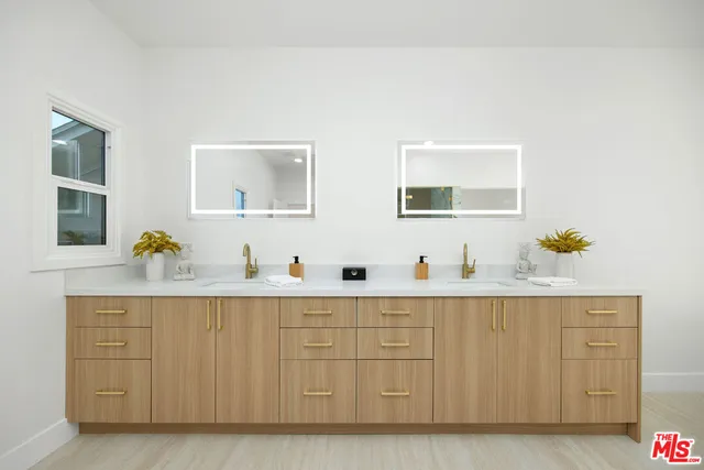 $4,099,000 | 832 South Plymouth Boulevard, Los Angeles, CA 90005