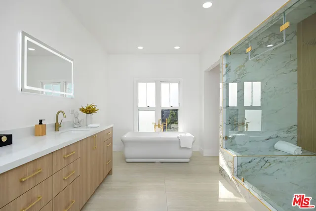 $4,099,000 | 832 South Plymouth Boulevard, Los Angeles, CA 90005