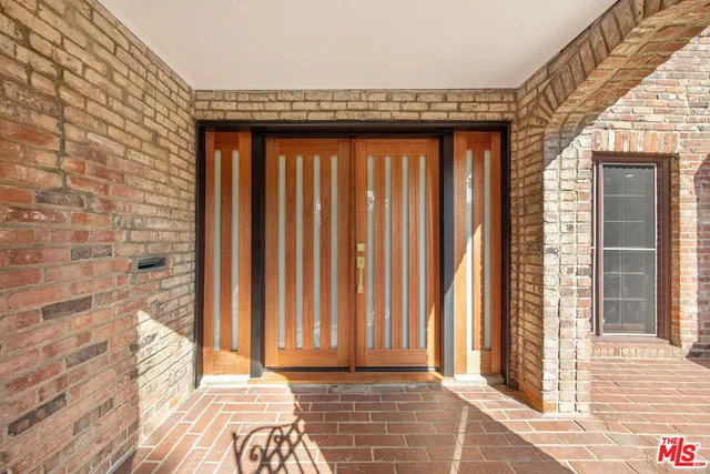 $4,099,000 | 832 South Plymouth Boulevard, Los Angeles, CA 90005