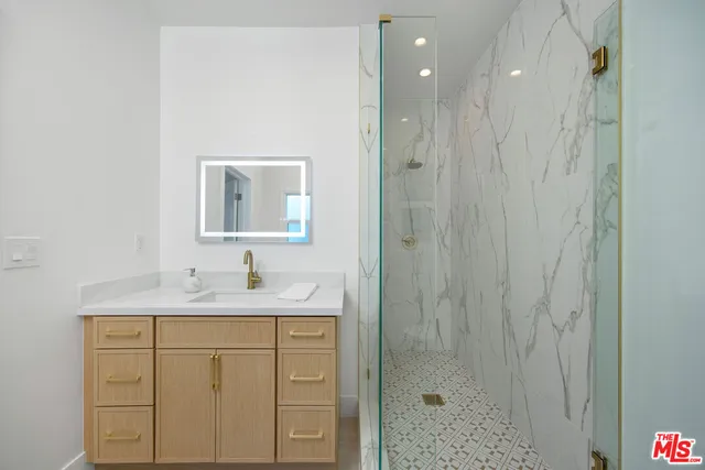 $4,099,000 | 832 South Plymouth Boulevard, Los Angeles, CA 90005