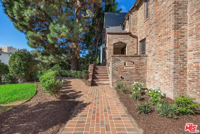 $4,099,000 | 832 South Plymouth Boulevard, Los Angeles, CA 90005