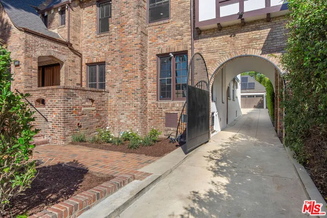 $4,099,000 | 832 South Plymouth Boulevard, Los Angeles, CA 90005