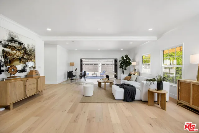 $4,099,000 | 832 South Plymouth Boulevard, Los Angeles, CA 90005