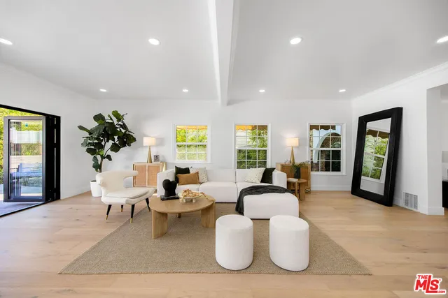 $4,099,000 | 832 South Plymouth Boulevard, Los Angeles, CA 90005