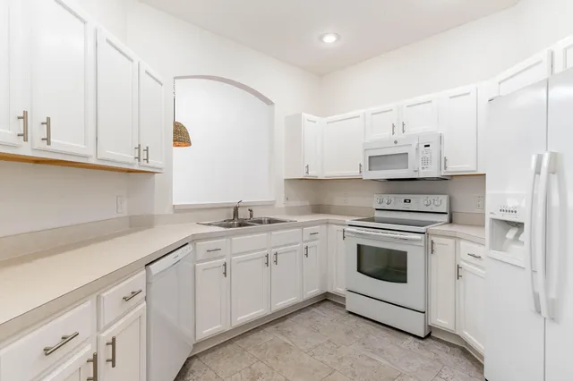 $3,000 | 107 Mar Brisa Court, Unit U107, Satellite Beach, FL 32937