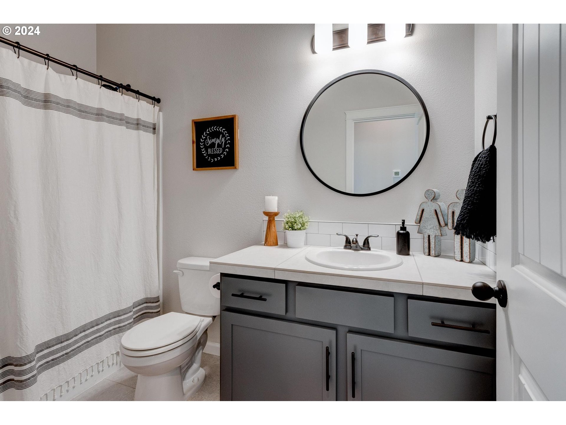 514 Merlot Street Amity, OR 97101 - Photo 22 of 33 a bathroom with a sink a toilet and a mirror