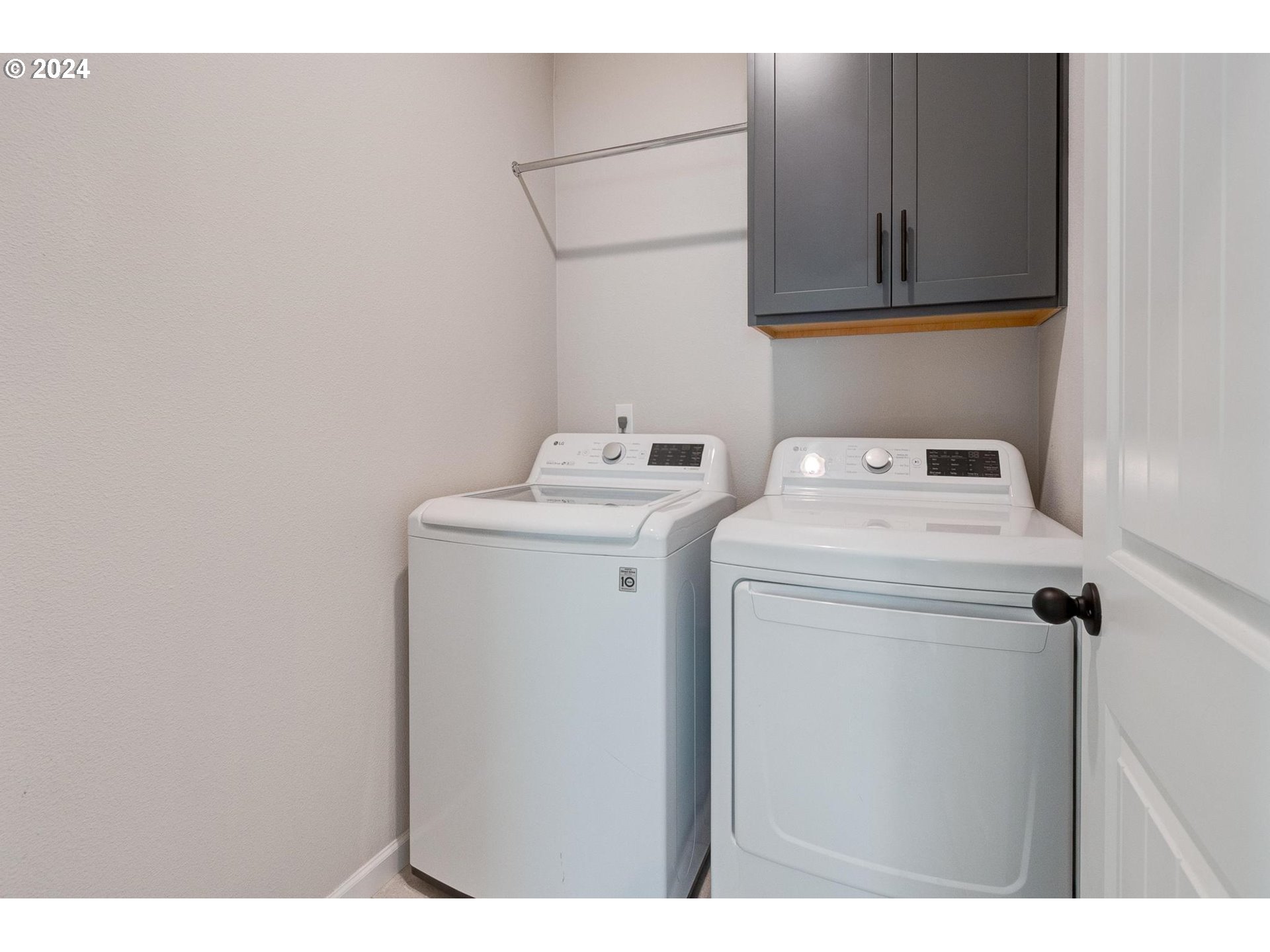 514 Merlot Street Amity, OR 97101 - Photo 24 of 33 a utility room with dryer and washer