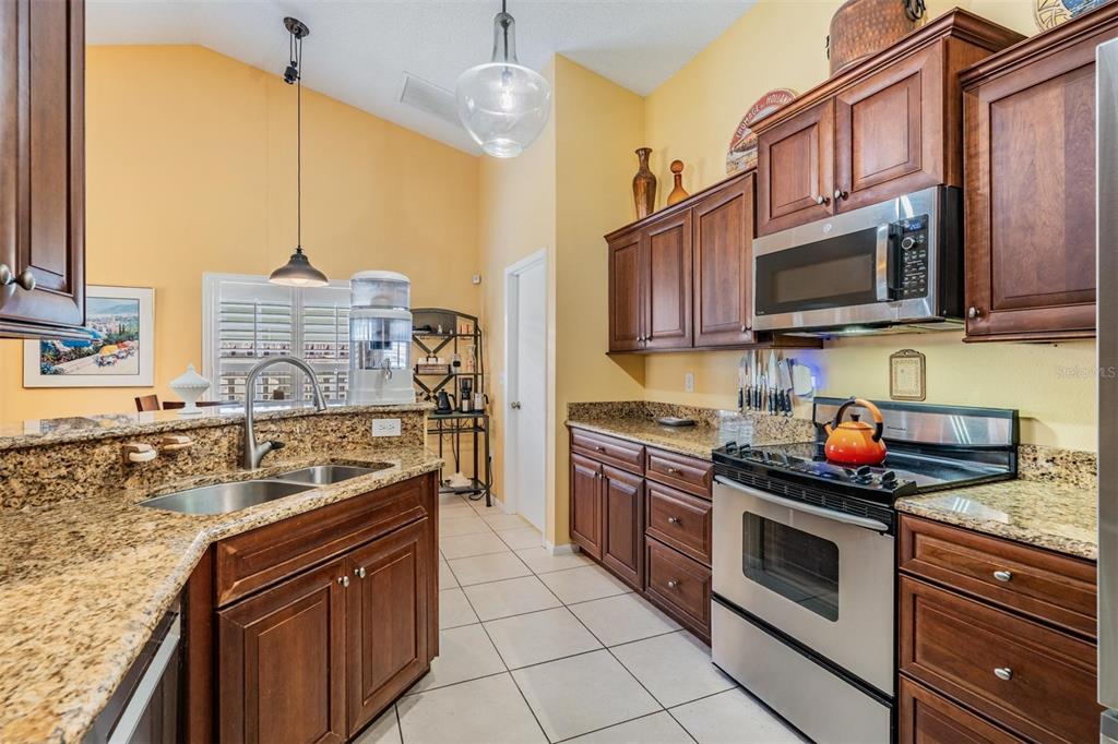 1505 Lakehurst Way Brandon, FL 33511 - Photo 6 of 34