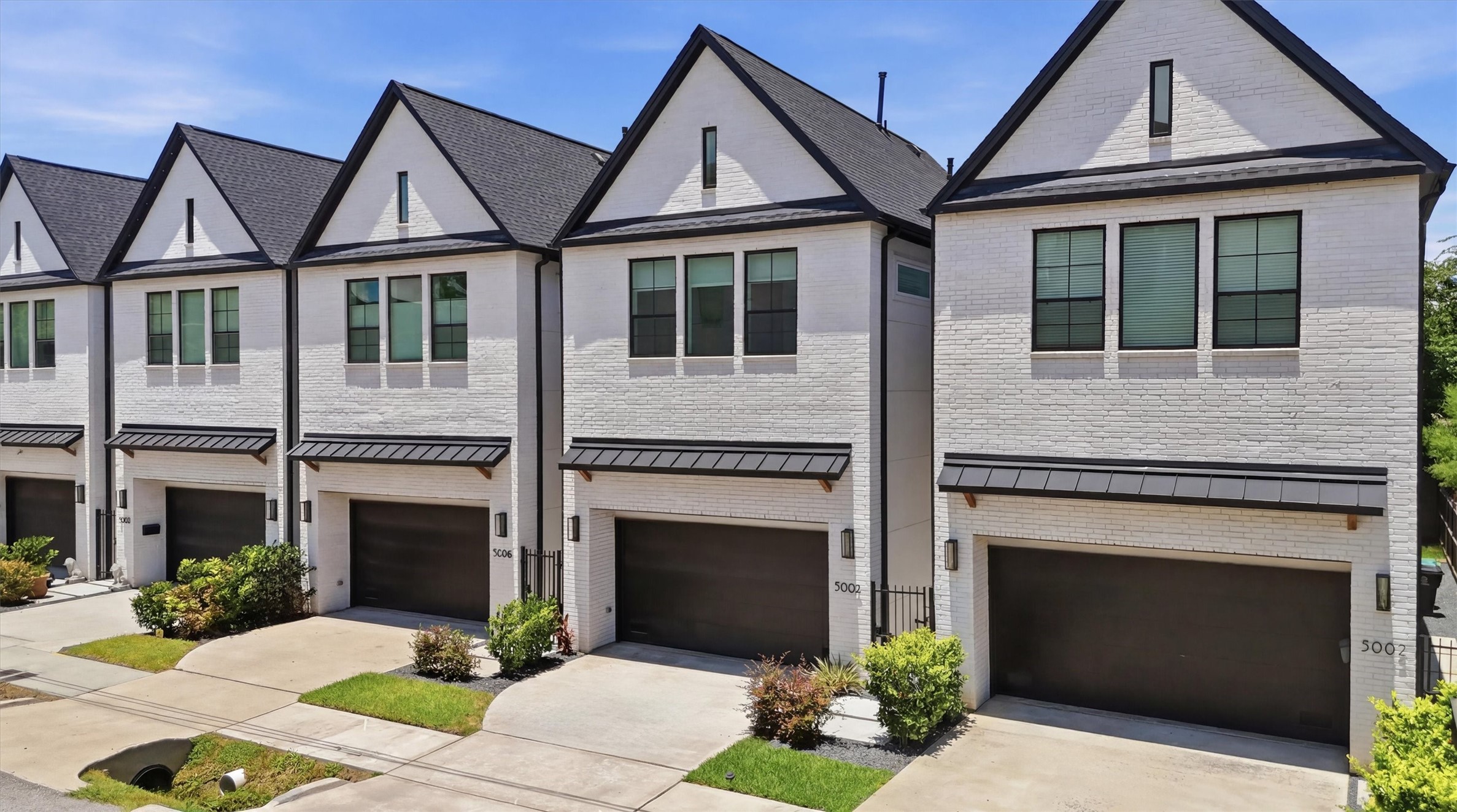 5004 Darling Street Houston, TX 77007 - Photo 3 of 41 Secure gated entry with a private driveway.