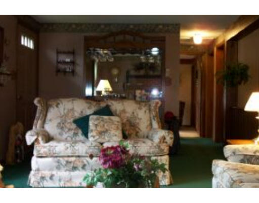 16 Stoneham Road Worcester, MA 01604 - Photo 2 of 5 Gallery Image 2