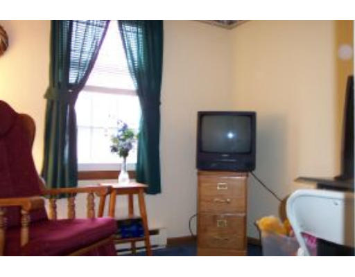 16 Stoneham Road Worcester, MA 01604 - Photo 3 of 5 Gallery Image 3