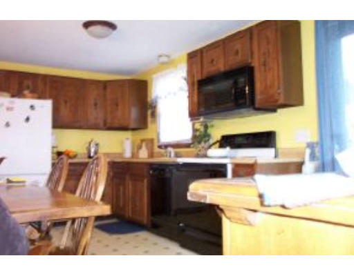 16 Stoneham Road Worcester, MA 01604 - Photo 4 of 5 Gallery Image 4