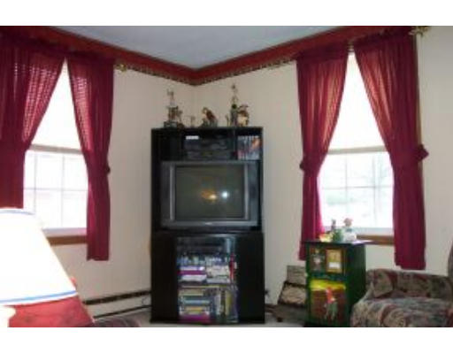 16 Stoneham Road Worcester, MA 01604 - Photo 5 of 5 Gallery Image 5