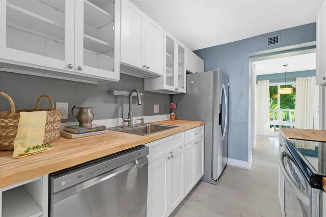 $350,000 | 2755 Northeast 28th Avenue, Unit C2, Lighthouse Point, FL 33064