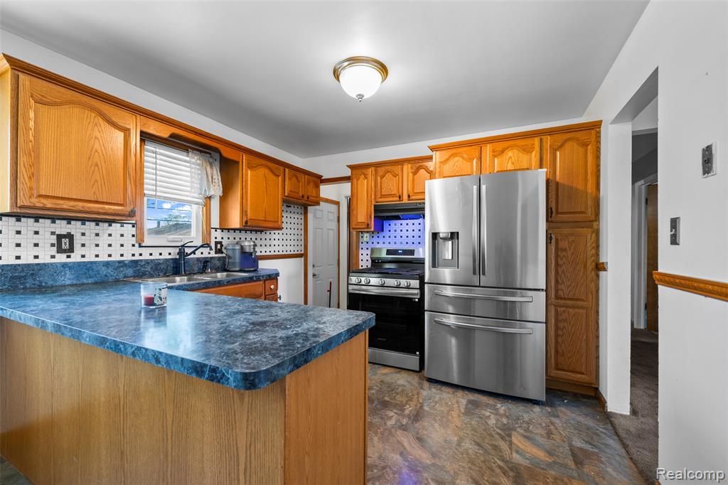 15641 Common Road Roseville, MI 48066 - Photo 14 of 32