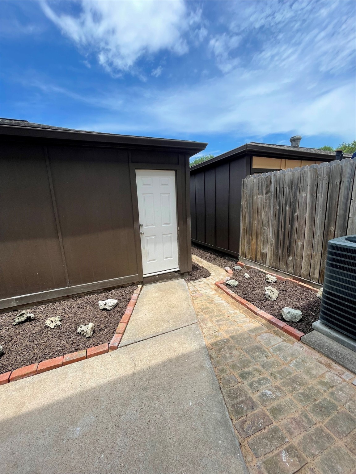 11632 South Kirkwood Road Houston, TX 77477 - Photo 21 of 21 a view of a backyard