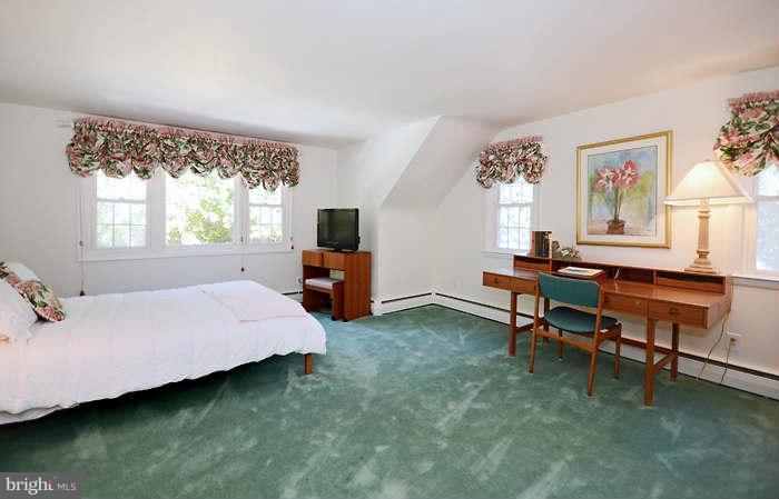 918 Army Road Baltimore, MD 21204 - Photo 15 of 29 Bedroom (Master)